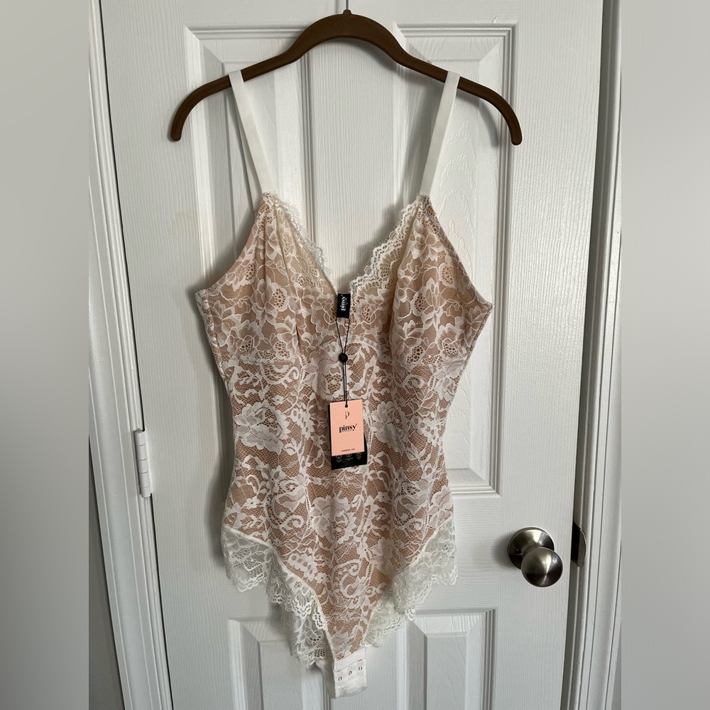 Pinsy Shaping Lace Shapewear Bodysuit | White, 1X | New with Tags